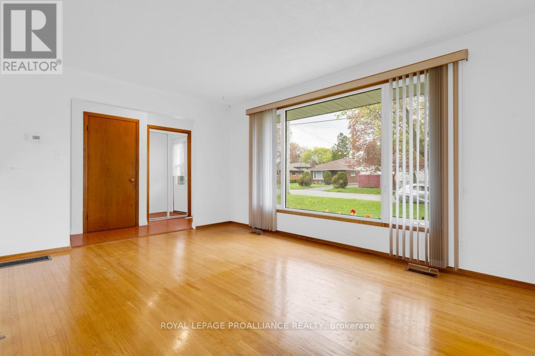 55 Village Drive, Belleville, Ontario  K8P 4K2 - Photo 11 - X13079706