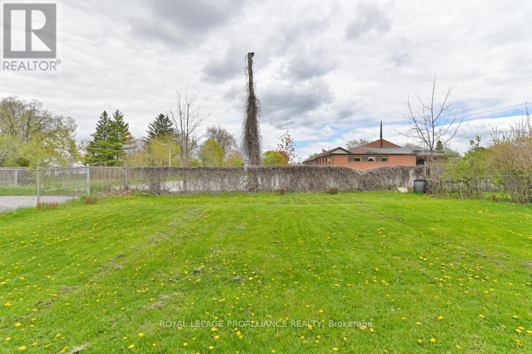 55 Village Drive, Belleville, Ontario  K8P 4K2 - Photo 26 - X13079706