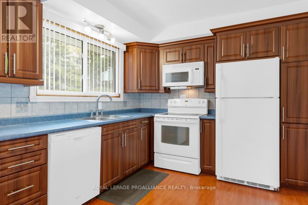 55 Village Drive, Belleville, Ontario  K8P 4K2 - Photo 5 - X13079706