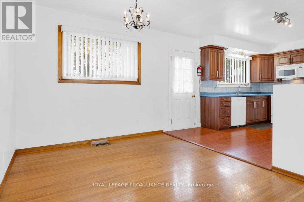 55 Village Drive, Belleville, Ontario  K8P 4K2 - Photo 8 - X13079706