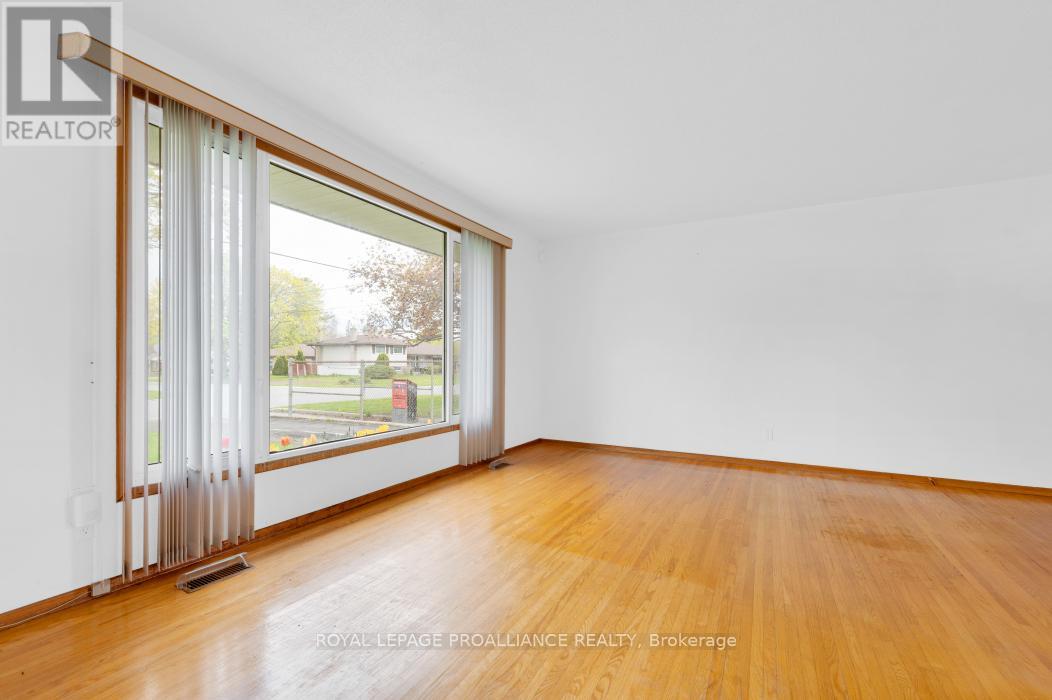 55 Village Drive, Belleville, Ontario  K8P 4K2 - Photo 9 - X13079706