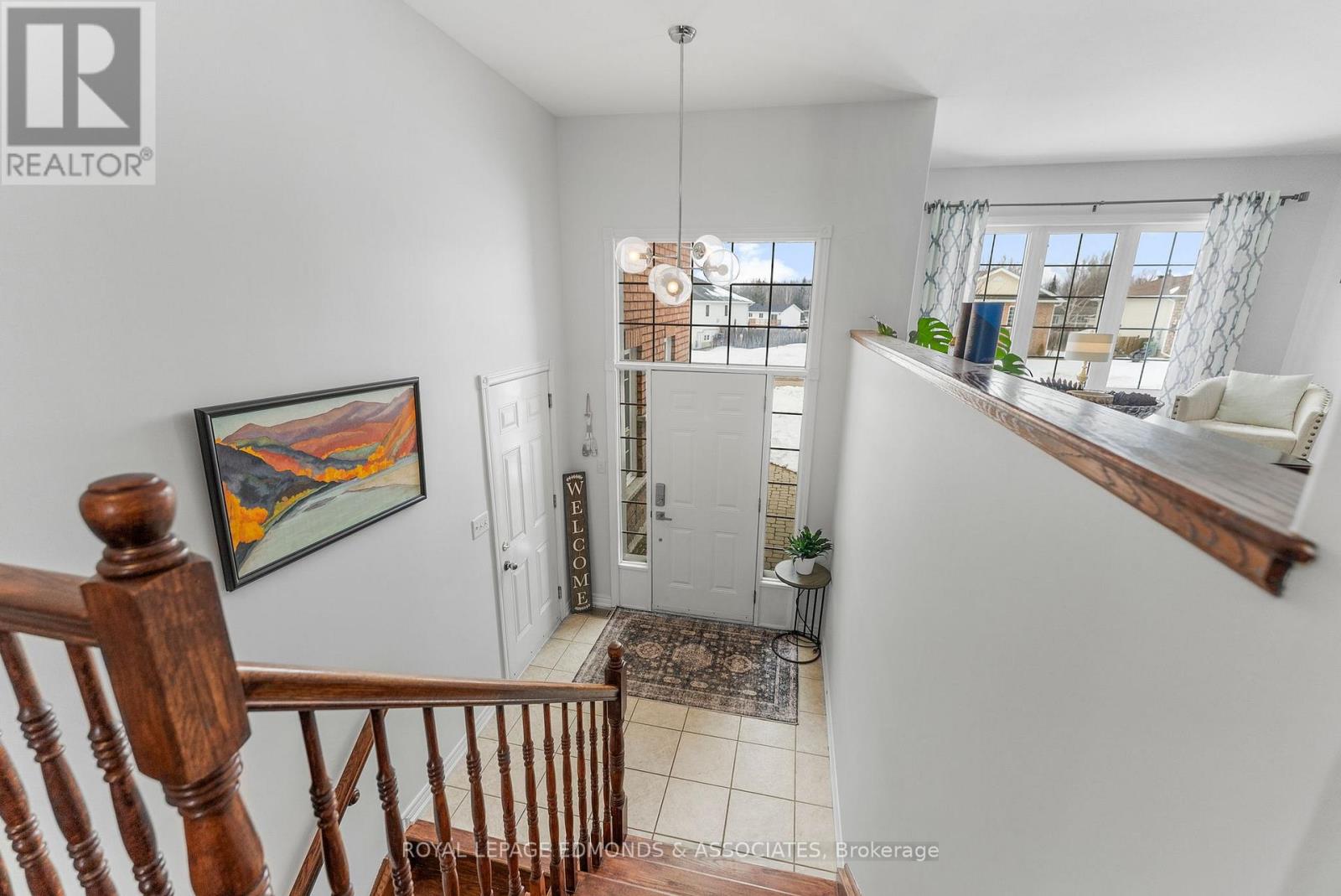 669 Fairview Avenue S, Laurentian Valley, Ontario  K8A 8N4 - Photo 5 - X13114972