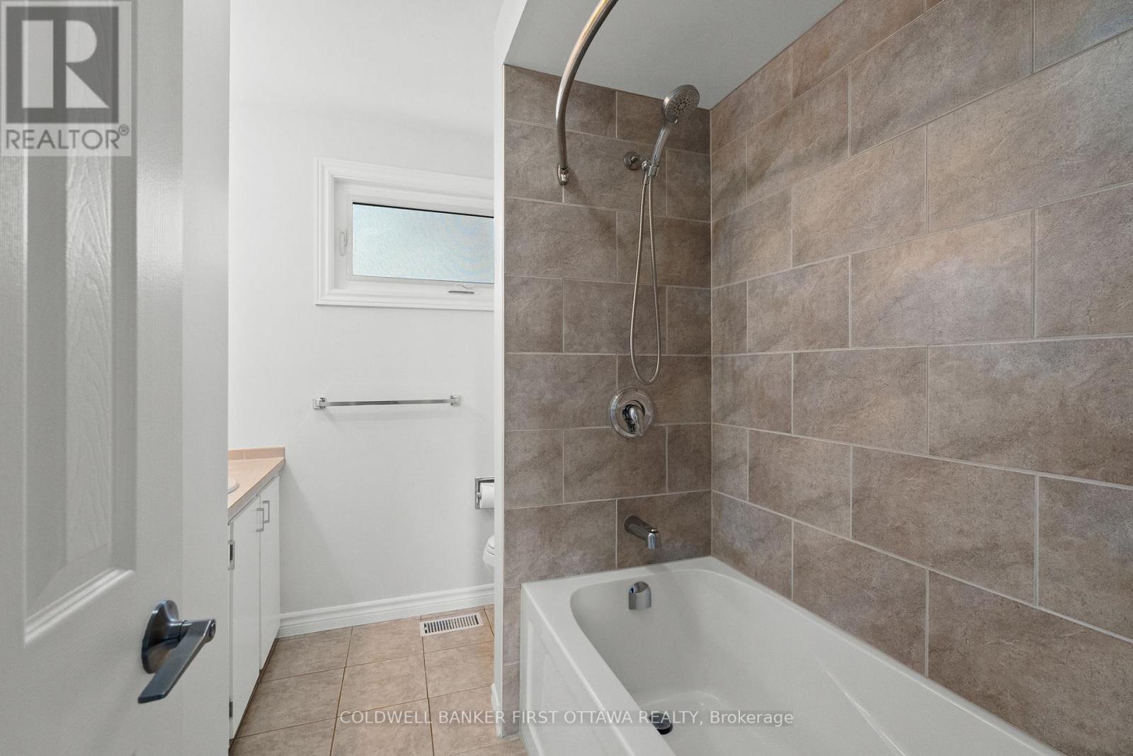 390 Cloverheath Crescent, Ottawa, Ontario  K1E 2R8 - Photo 25 - X13114960