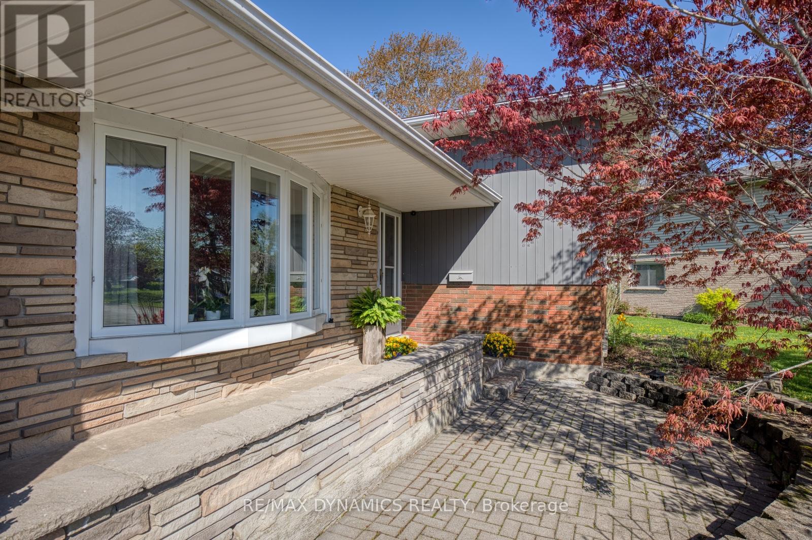 51 Karen Crescent, Welland, Ontario  L3C 2Y7 - Photo 3 - X13115070