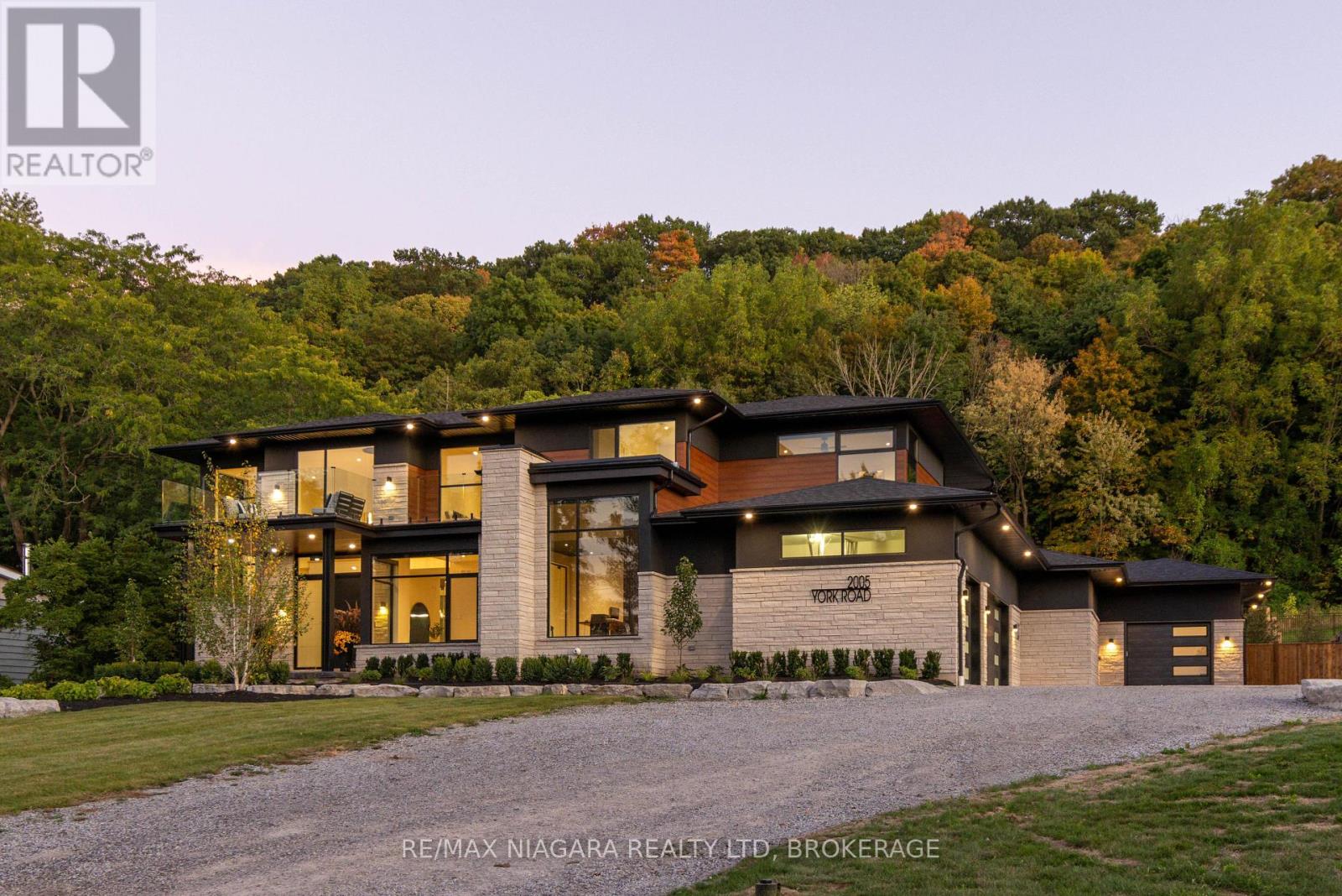 2005 York Road, Niagara-On-The-Lake, Ontario  L0S 1J0 - Photo 2 - X13115094