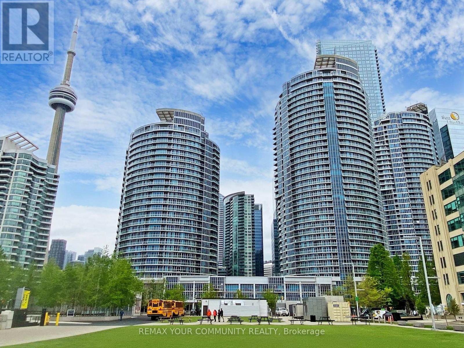 2212 - 208 QUEENS QUAY WEST STREET, Toronto, Ontario