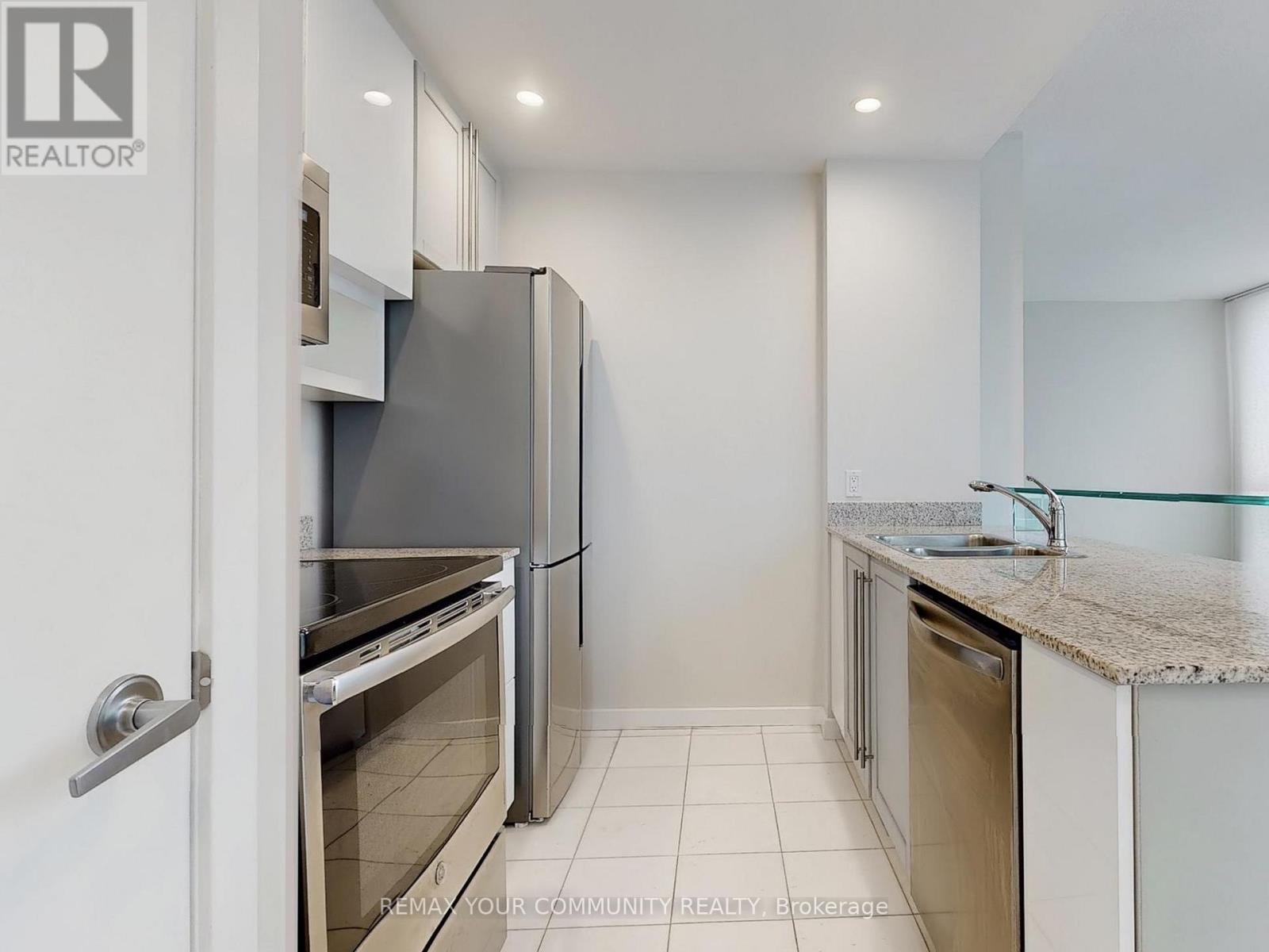 2212 - 208 Queens Quay West Street, Toronto, Ontario  M5J 2Y5 - Photo 12 - C13115104