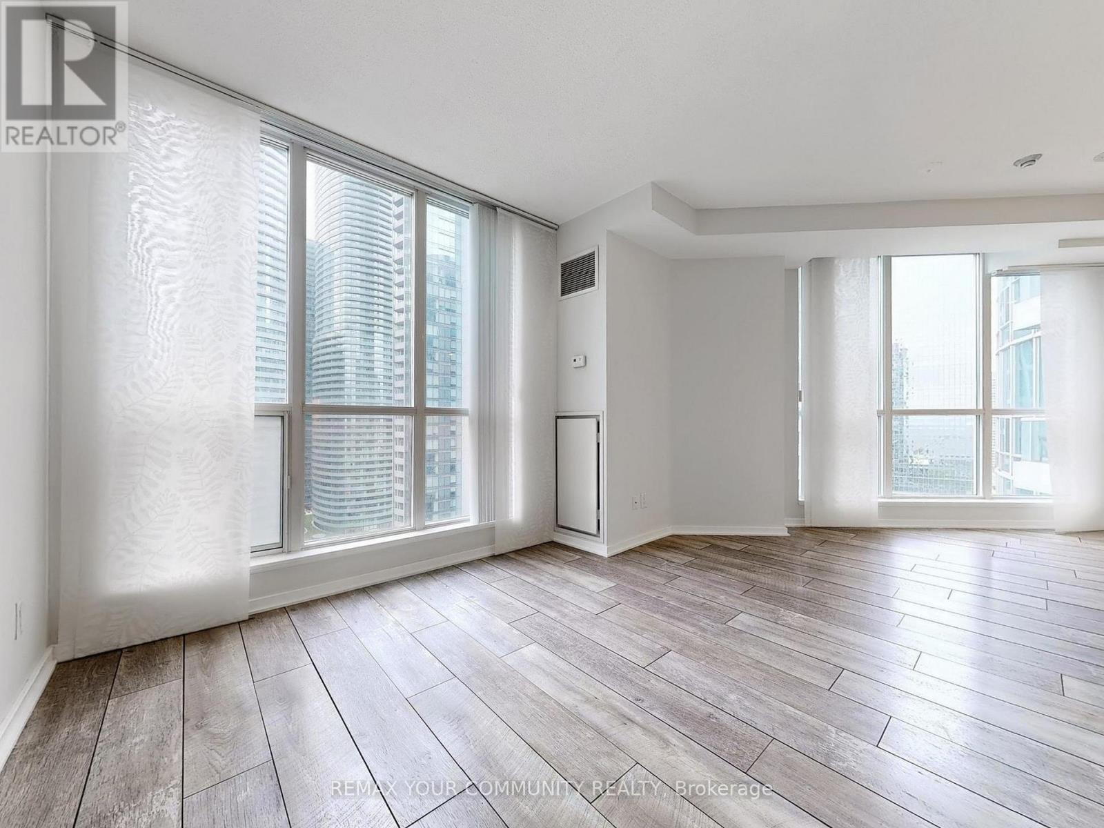 2212 - 208 Queens Quay West Street, Toronto, Ontario  M5J 2Y5 - Photo 3 - C13115104