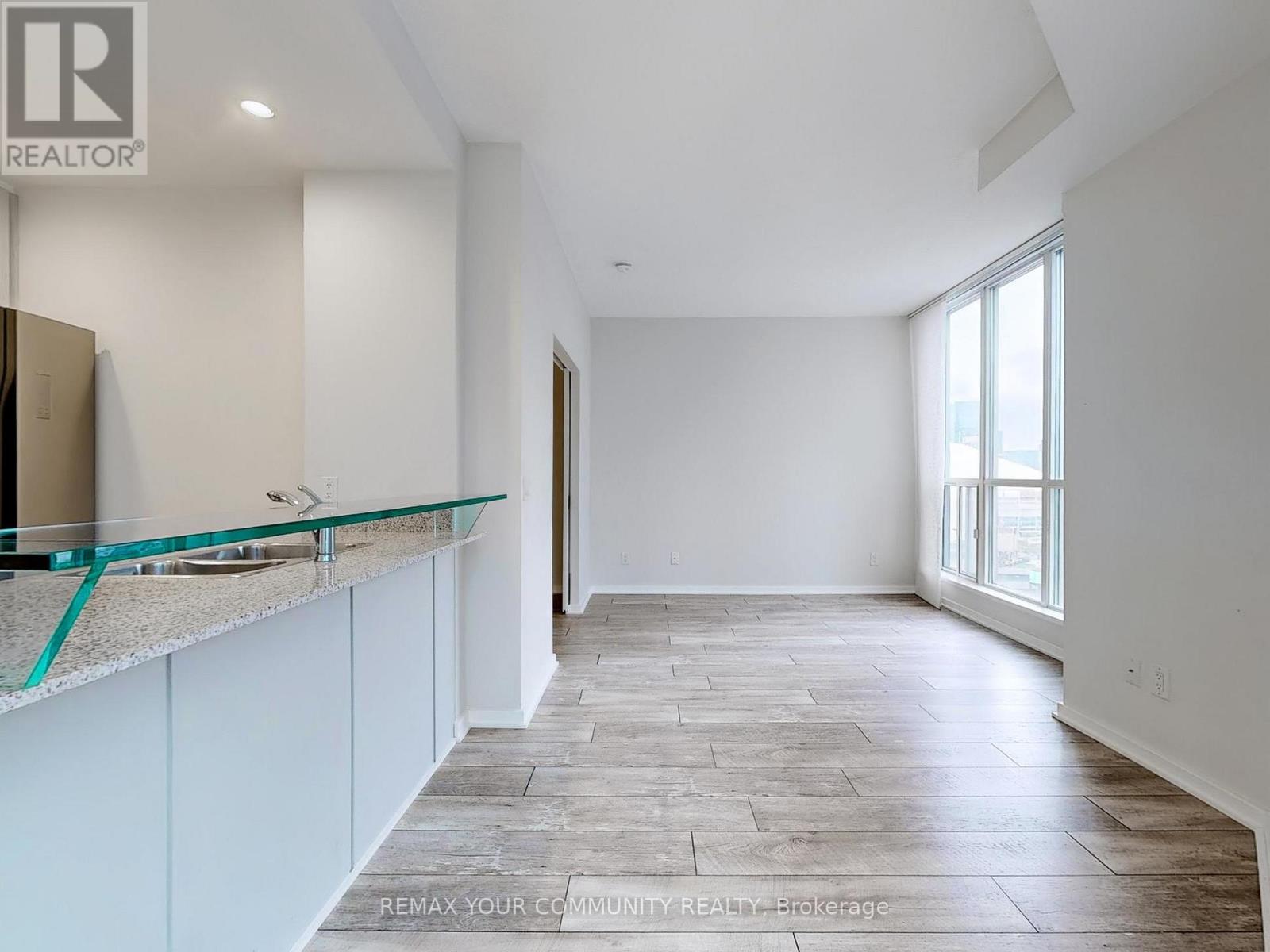 2212 - 208 Queens Quay West Street, Toronto, Ontario  M5J 2Y5 - Photo 6 - C13115104