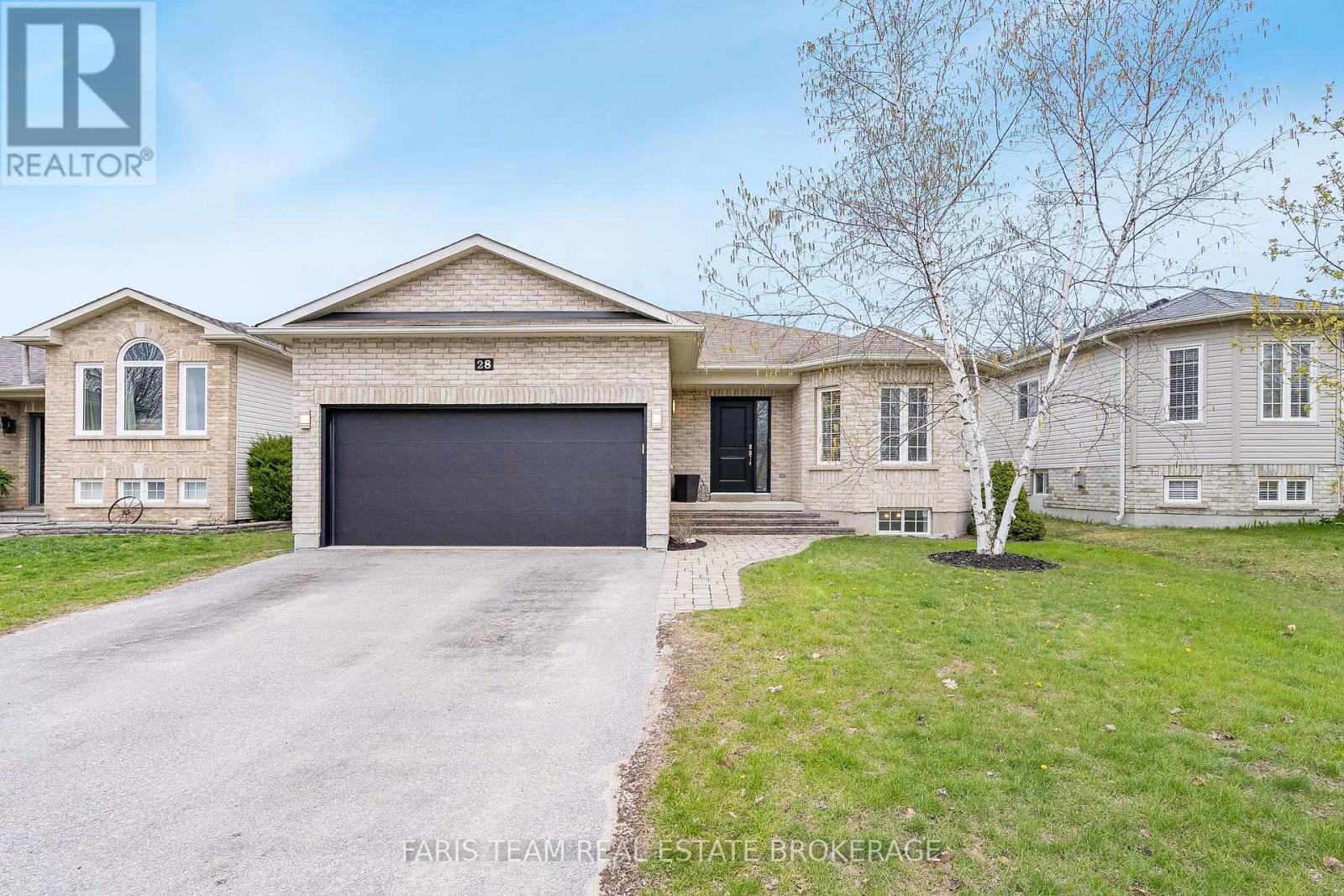 28 Stonemount Crescent, Essa (Angus), Ontario  L0M 1B4 - Photo 1 - N13115030