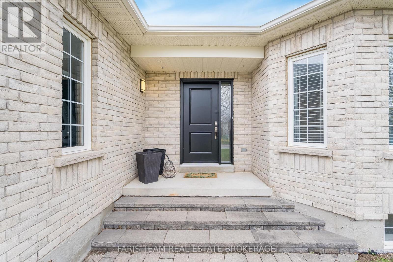 28 Stonemount Crescent, Essa (Angus), Ontario  L0M 1B4 - Photo 4 - N13115030