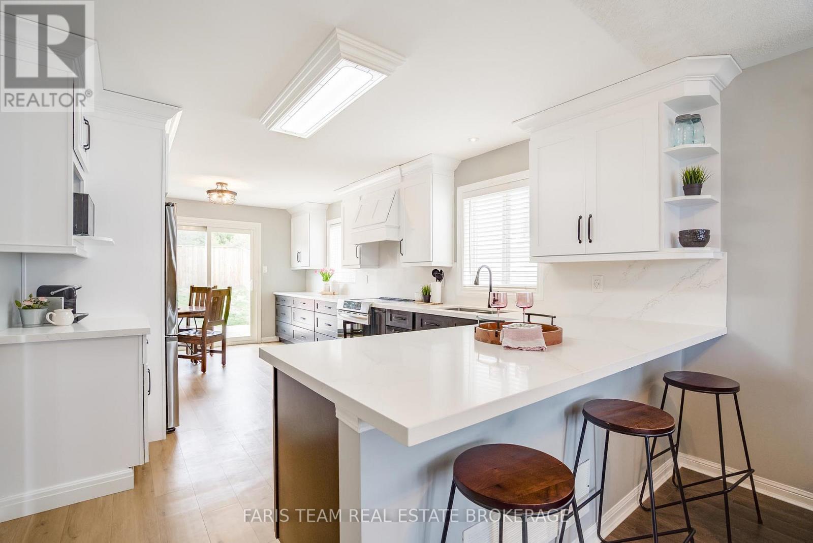 28 Stonemount Crescent, Essa (Angus), Ontario  L0M 1B4 - Photo 6 - N13115030