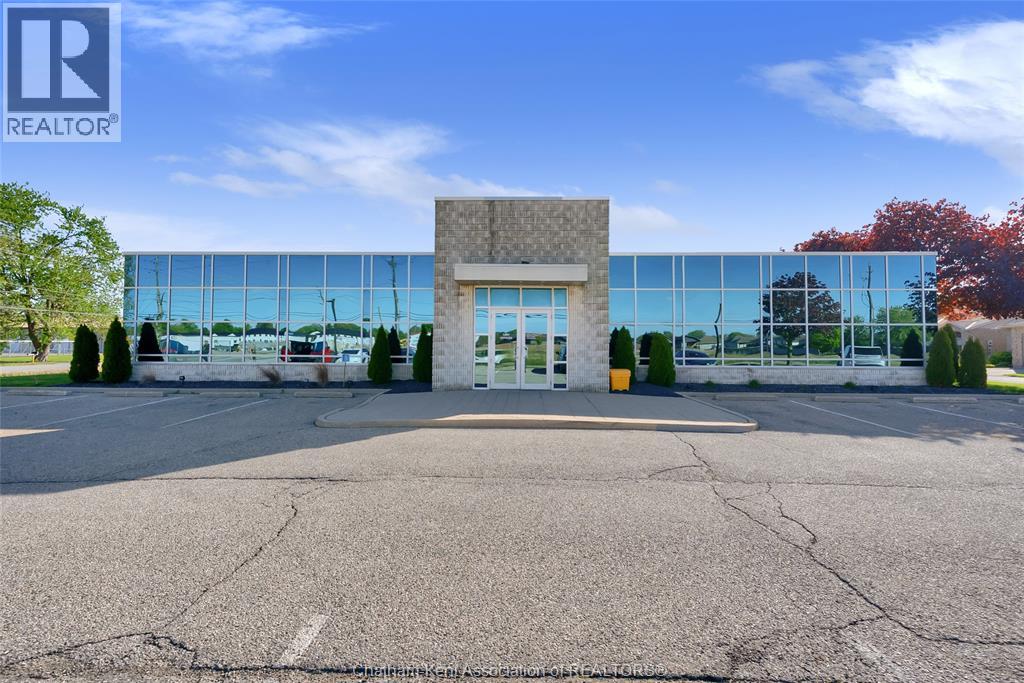 MLS# 26010848: 870 Park AVENUE West, Chatham, Canada