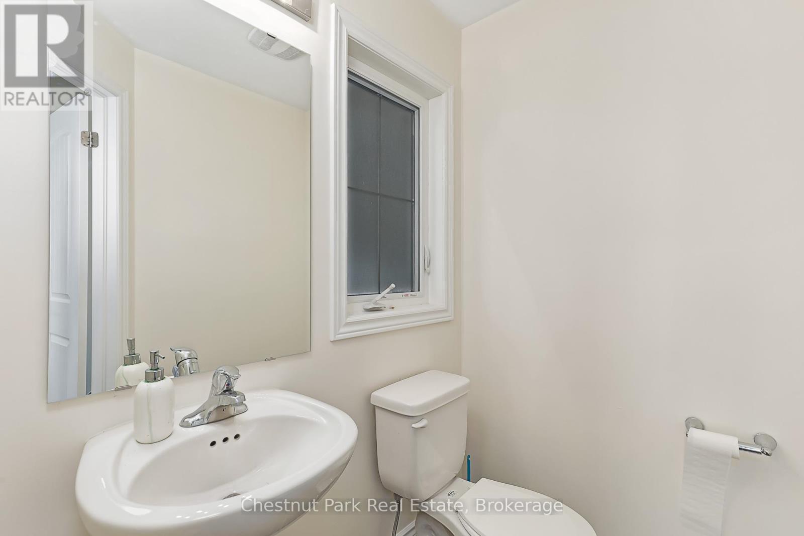 34 Robertson Street, Collingwood, Ontario  L9Y 0X1 - Photo 4 - S12636056
