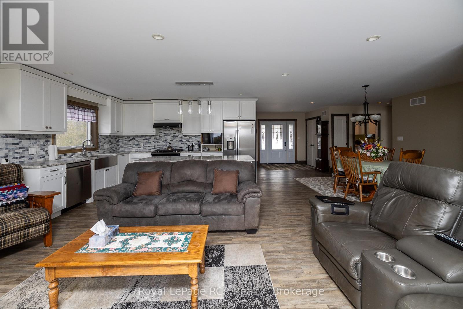 109 Highland Drive, West Grey, Ontario N0C 1H0 - Photo 11 - X12862858
