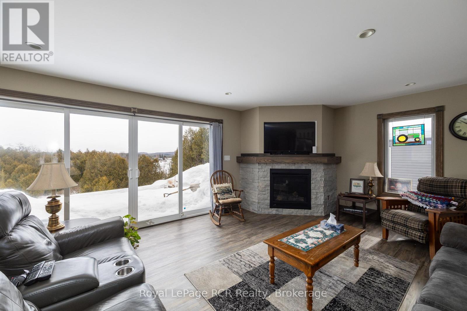 109 Highland Drive, West Grey, Ontario N0C 1H0 - Photo 10 - X12862858