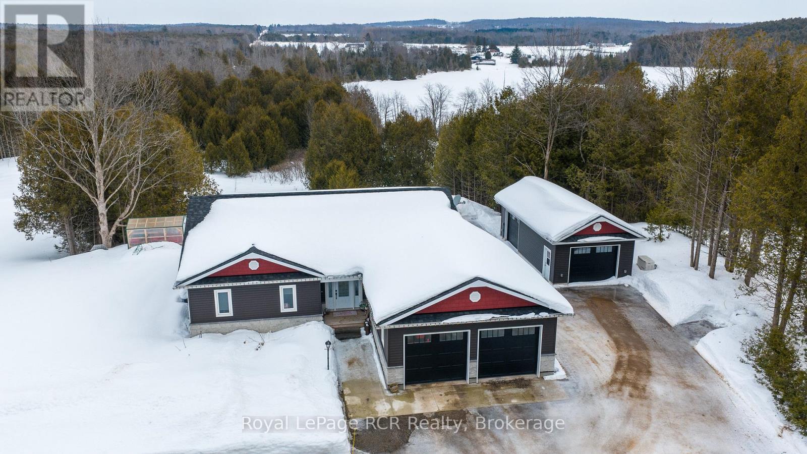 109 Highland Drive, West Grey, Ontario N0C 1H0 - Photo 2 - X12862858