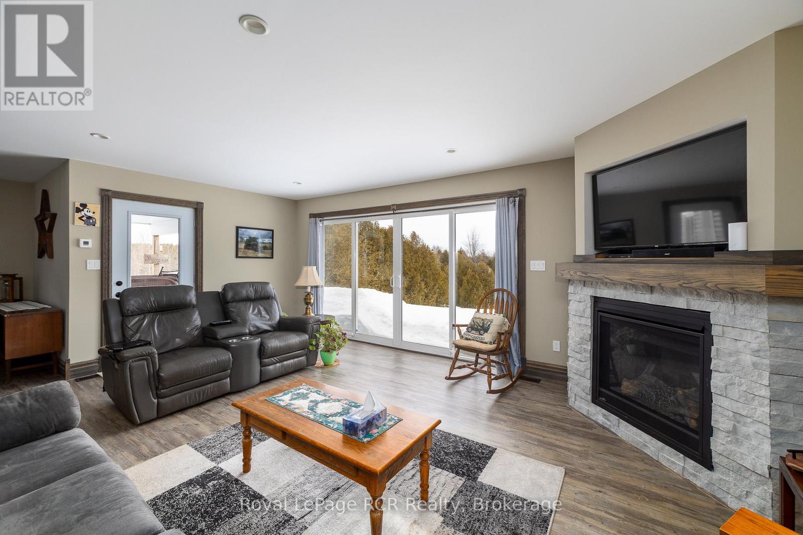 109 Highland Drive, West Grey, Ontario N0C 1H0 - Photo 9 - X12862858