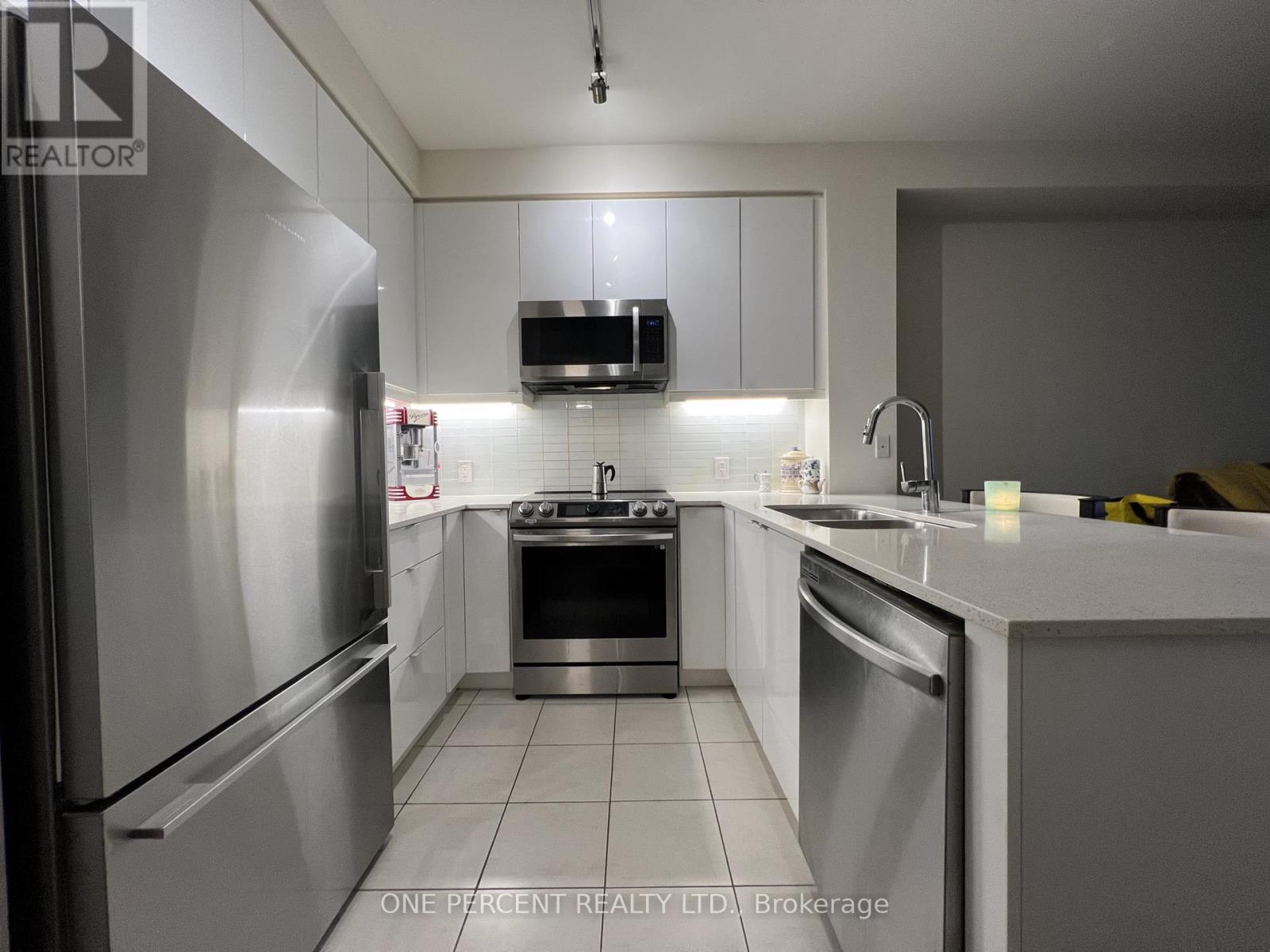 819 - 50 Thomas Riley Road, Toronto, Ontario  M9B 0C1 - Photo 1 - W13114988
