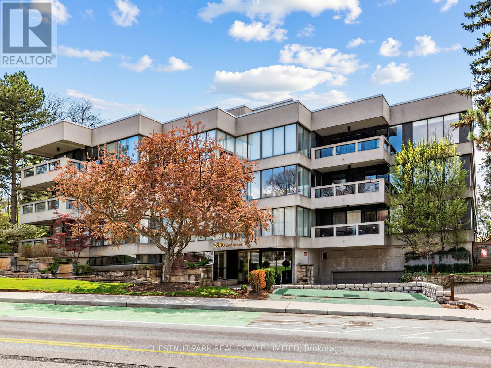 202 - 2545 Bloor Street W, Toronto, Ontario  M6S 1S1 - Photo 2 - W13115064