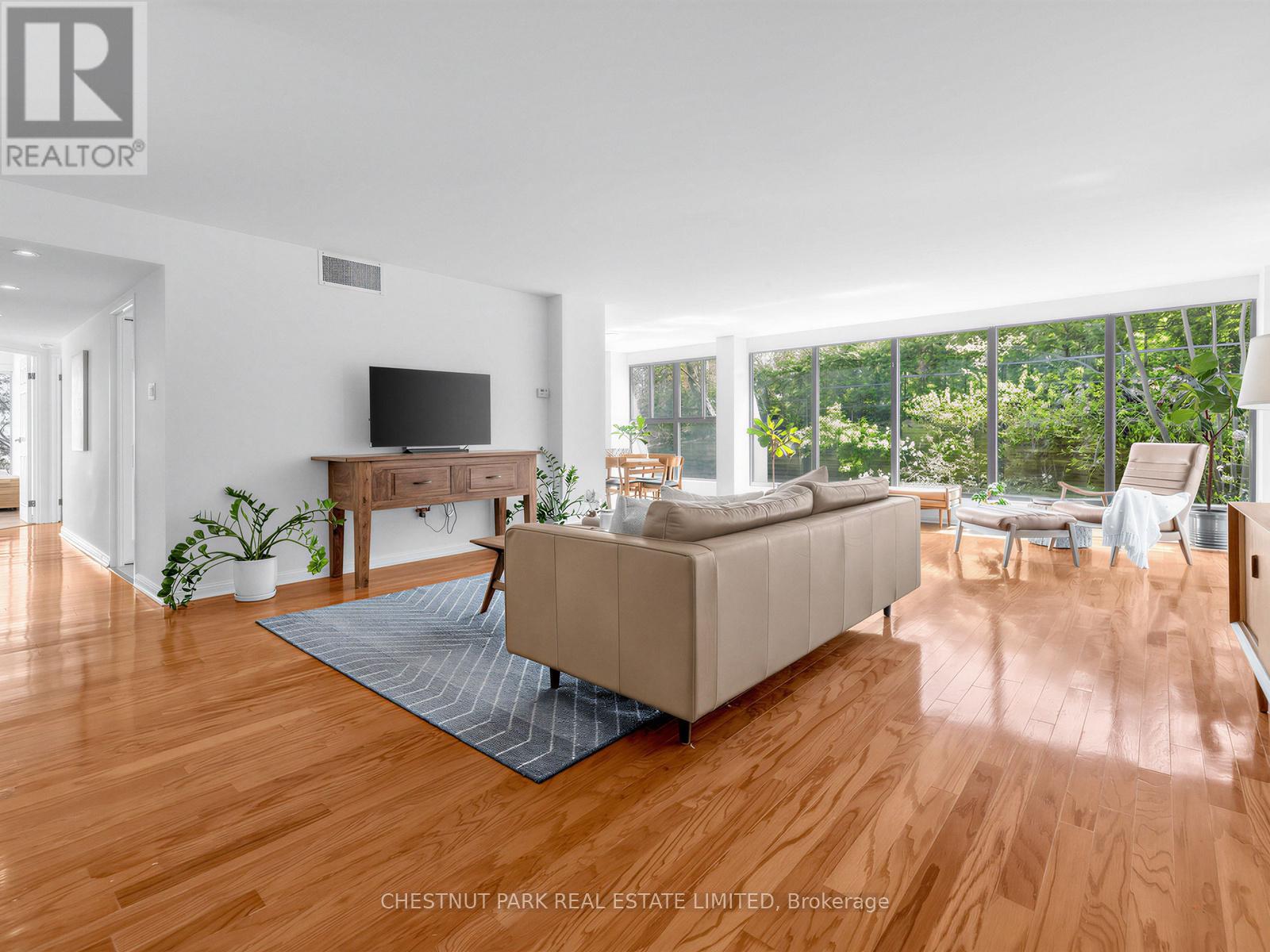 202 - 2545 Bloor Street W, Toronto, Ontario  M6S 1S1 - Photo 5 - W13115064