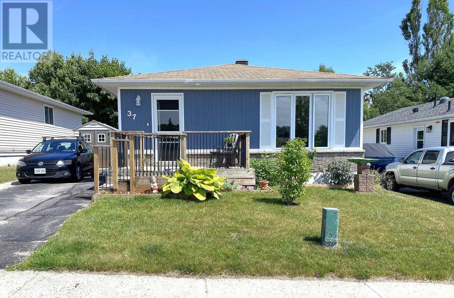 37 Ste. Camillus Cres, Elliot Lake, Ontario  P5A 3J8 - Photo 1 - SM260503