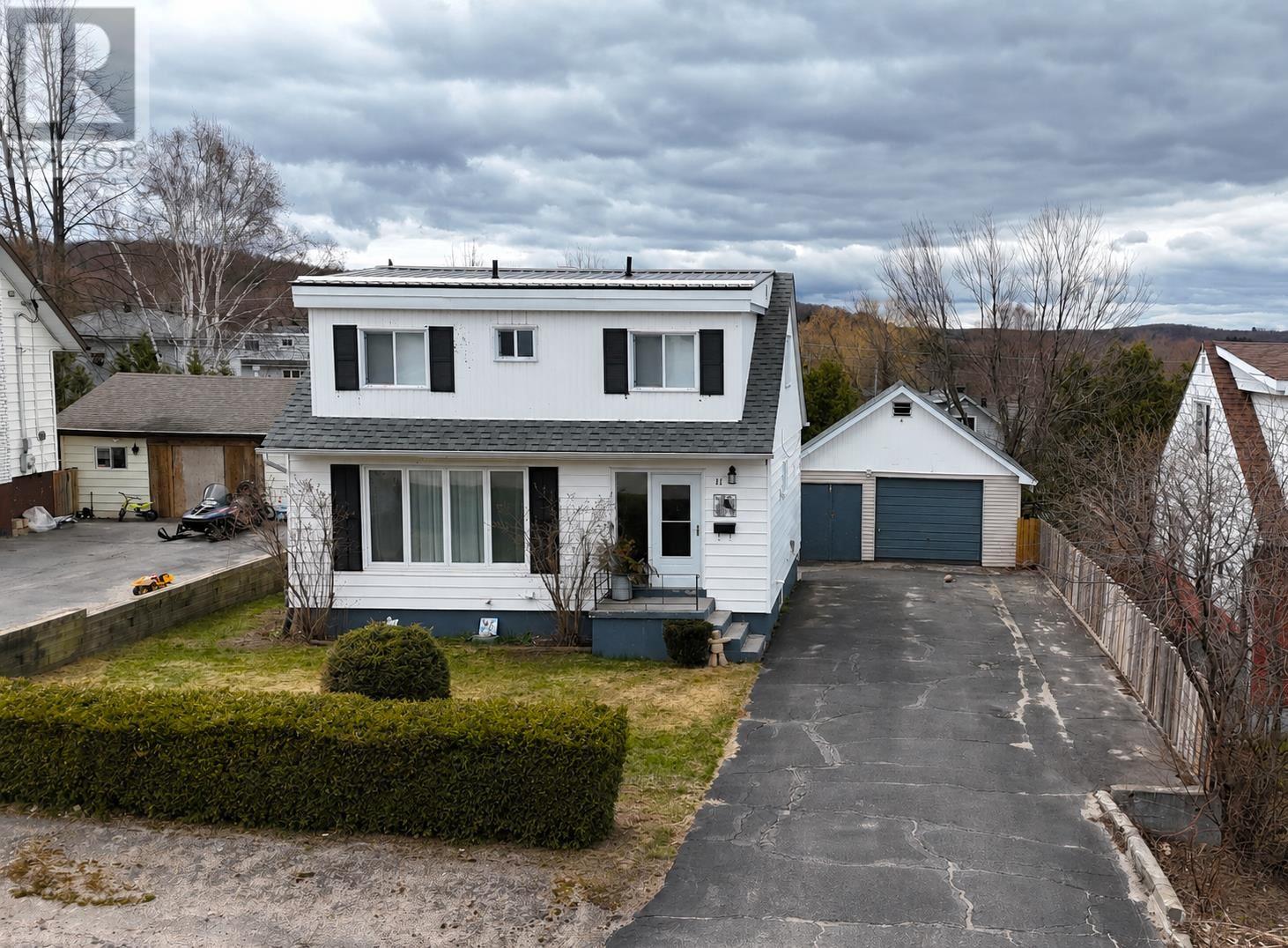 11 Oak Hill RD, Elliot Lake, Ontario