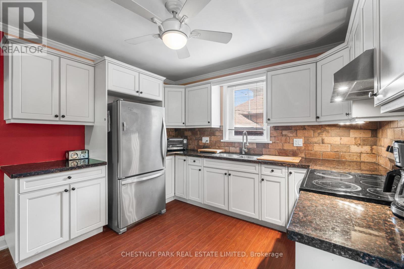 26 Roberta Drive, Toronto, Ontario  M6A 2J5 - Photo 16 - C13115248