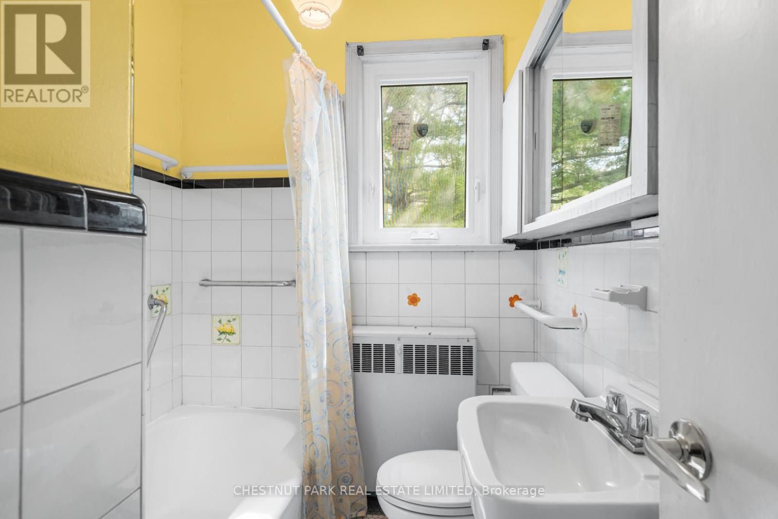 26 Roberta Drive, Toronto, Ontario  M6A 2J5 - Photo 29 - C13115248