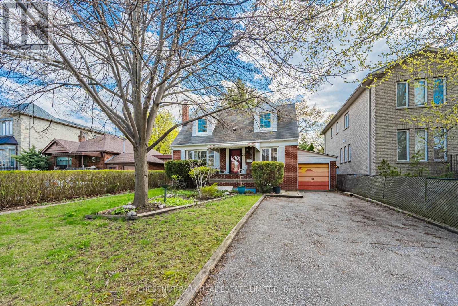 26 Roberta Drive, Toronto, Ontario  M6A 2J5 - Photo 4 - C13115248