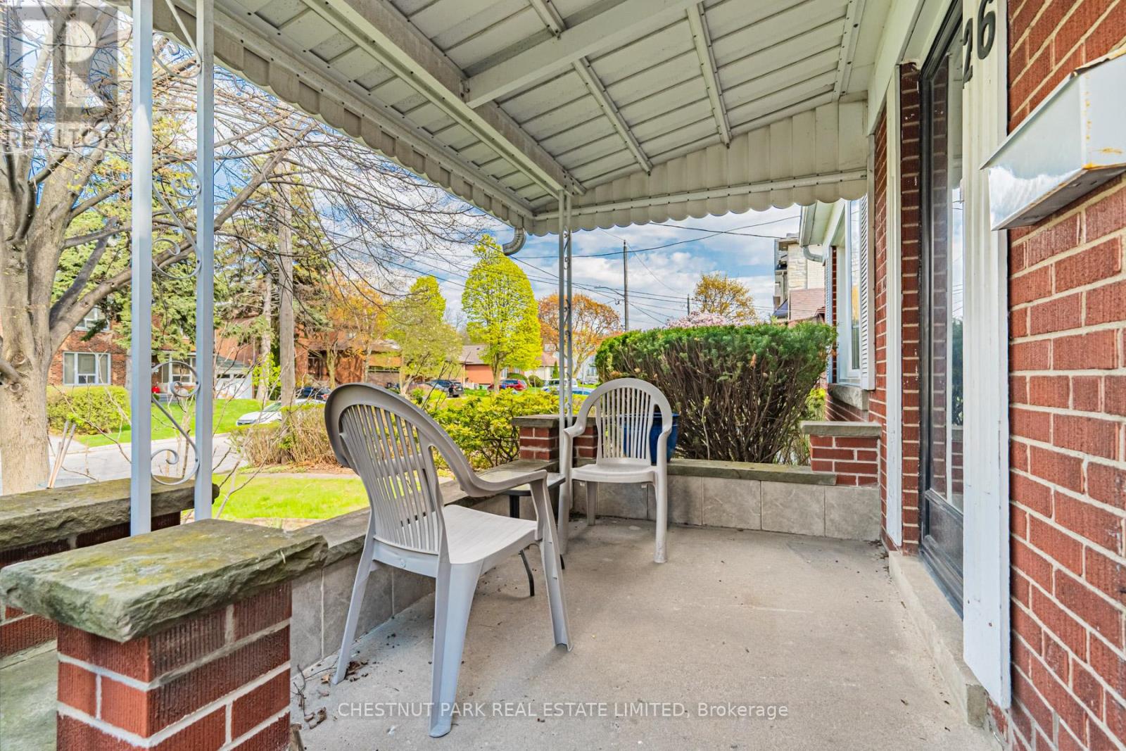 26 Roberta Drive, Toronto, Ontario  M6A 2J5 - Photo 6 - C13115248