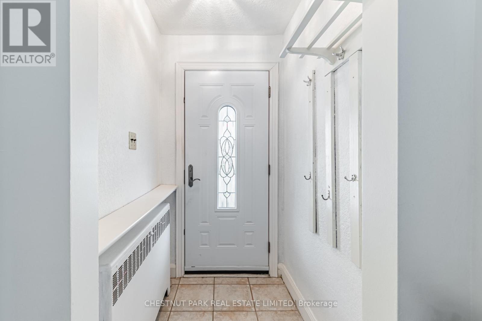 26 Roberta Drive, Toronto, Ontario  M6A 2J5 - Photo 7 - C13115248