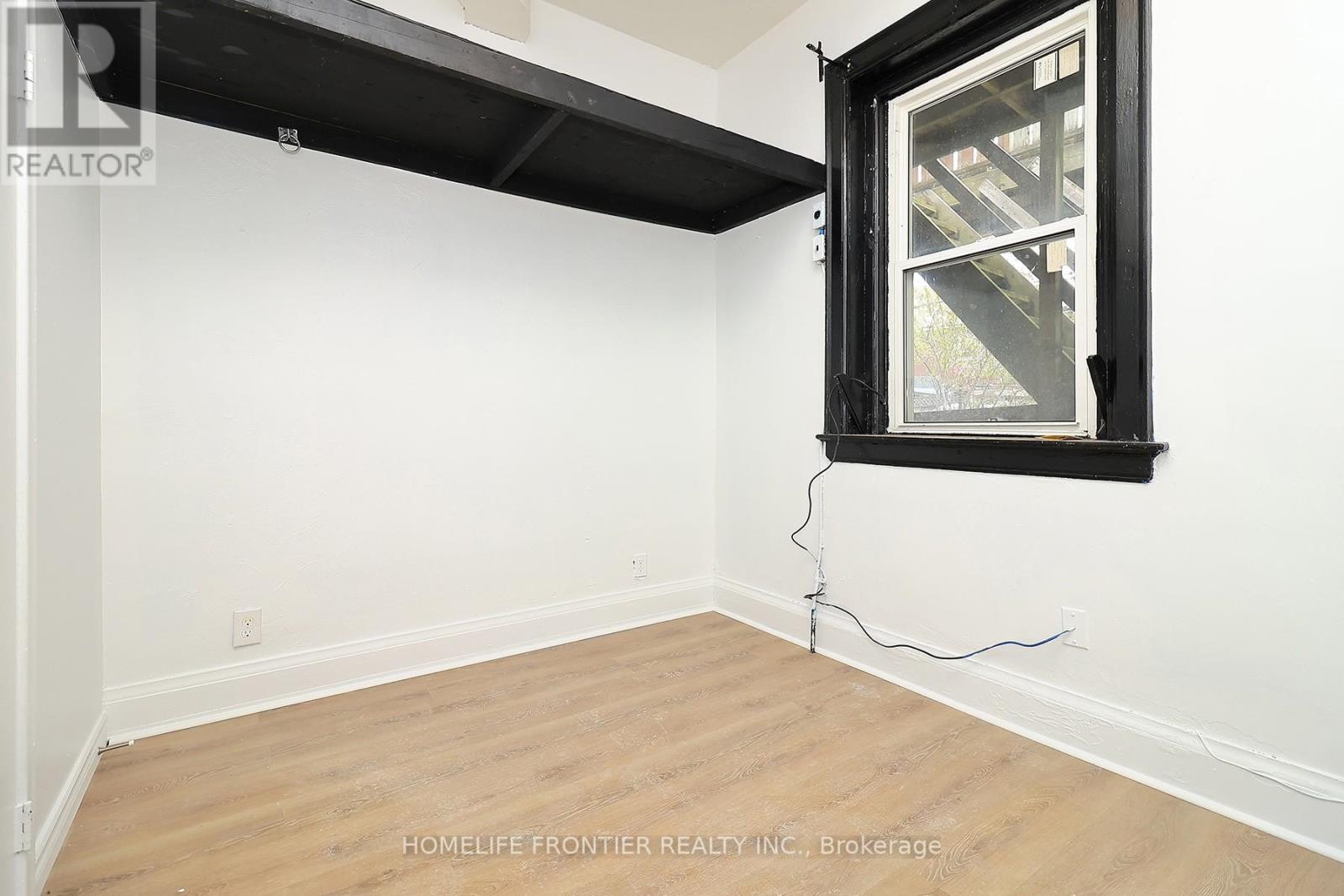 2354 Danforth Avenue, Toronto, Ontario  M4C 1K7 - Photo 10 - E13115236
