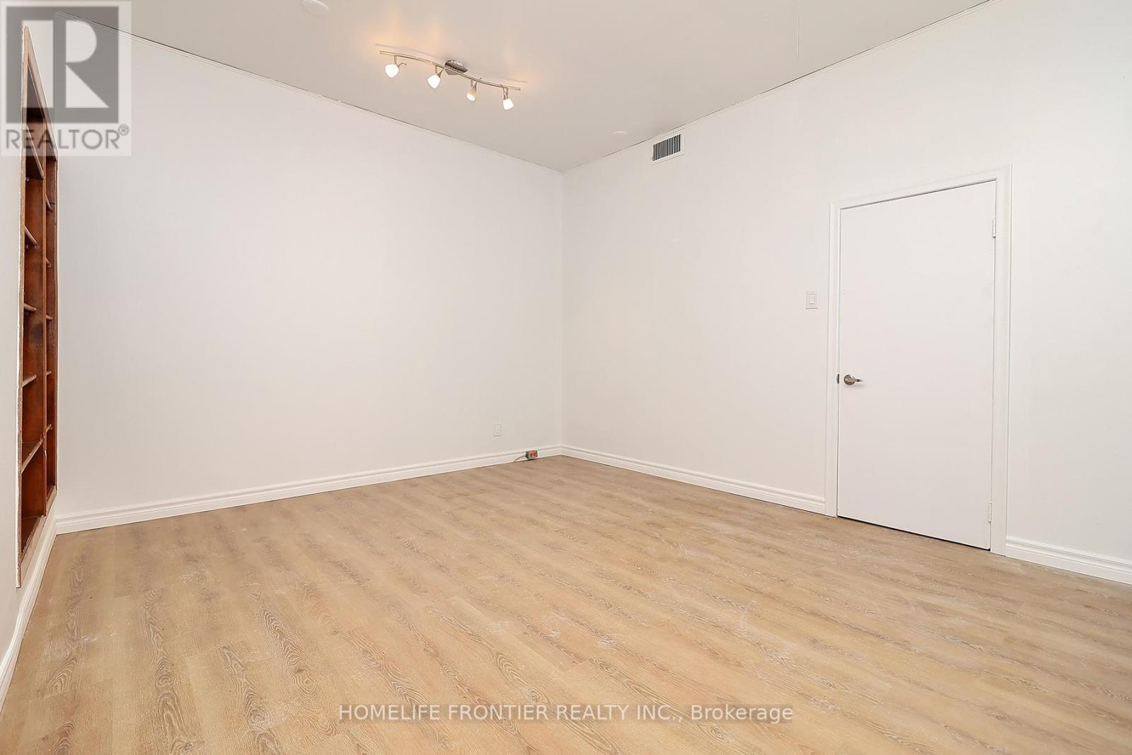 2354 Danforth Avenue, Toronto, Ontario  M4C 1K7 - Photo 6 - E13115236
