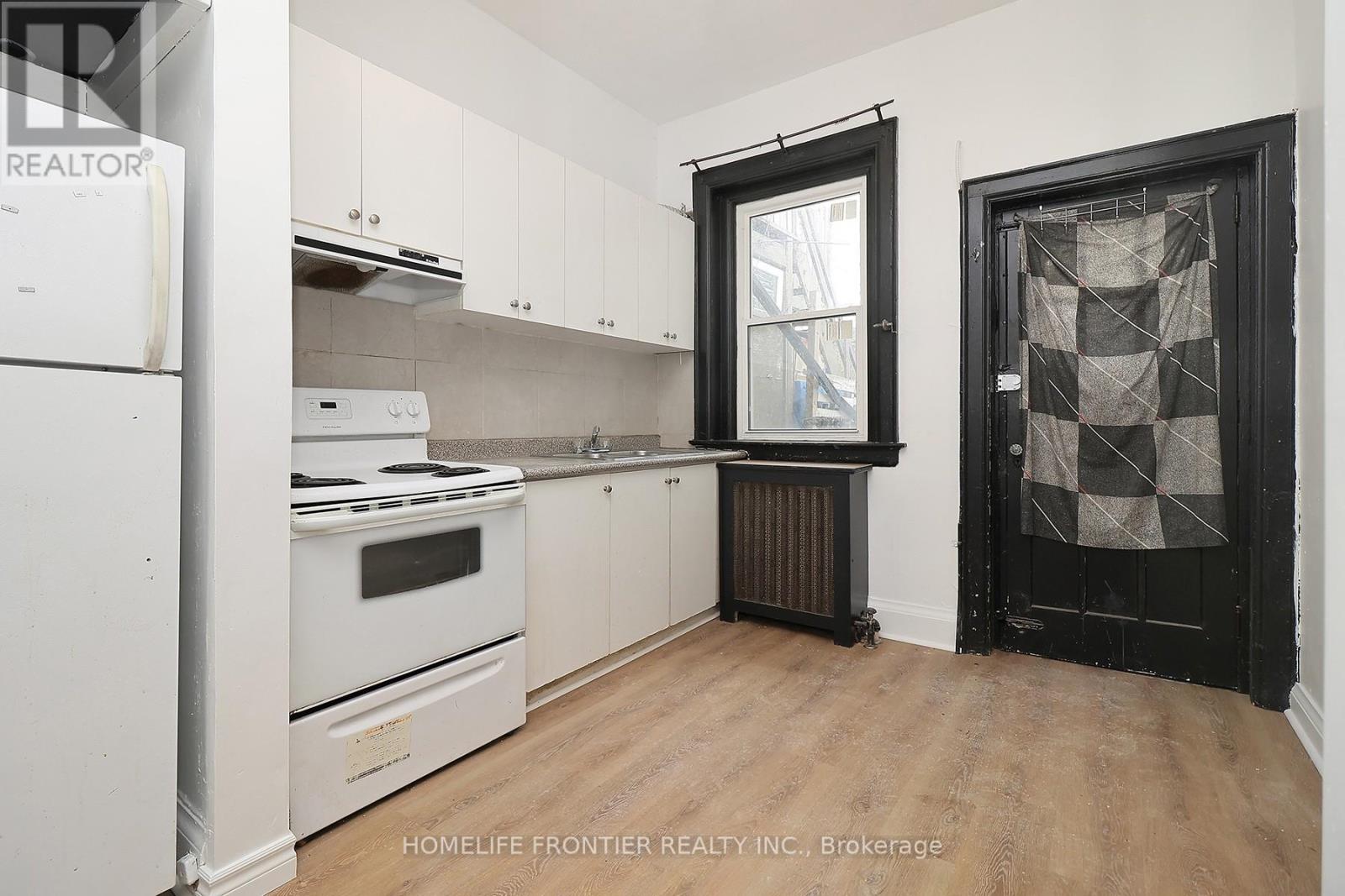 2354 Danforth Avenue, Toronto, Ontario  M4C 1K7 - Photo 8 - E13115236