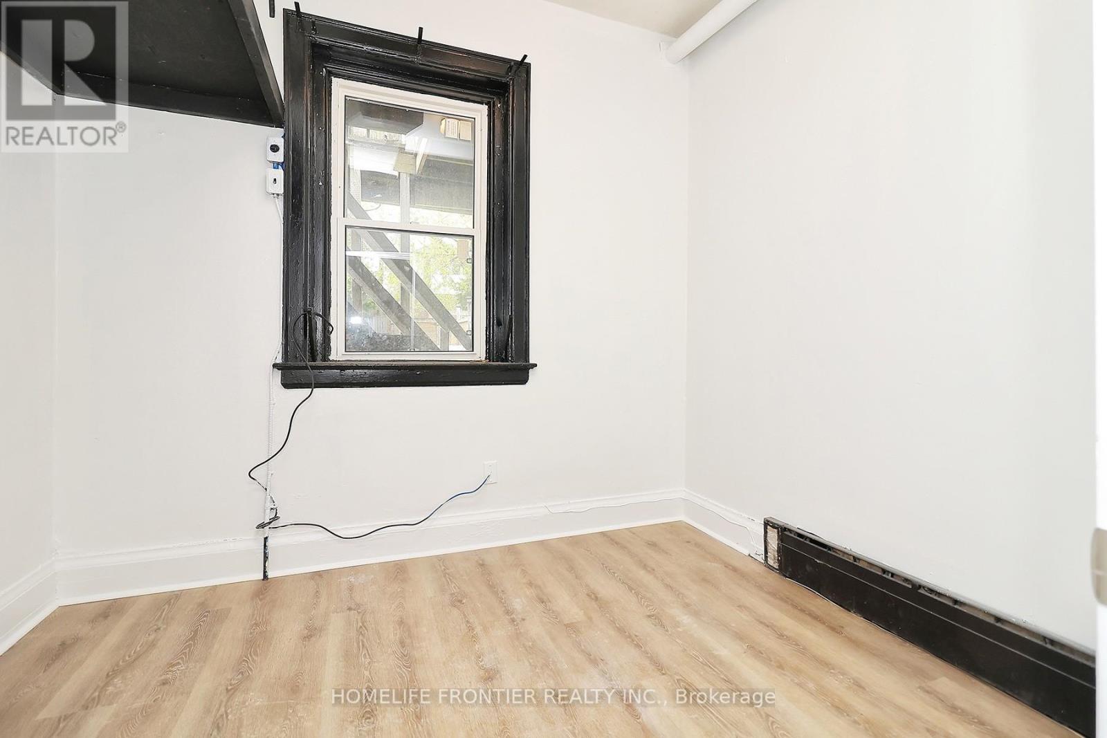 2354 Danforth Avenue, Toronto, Ontario  M4C 1K7 - Photo 9 - E13115236