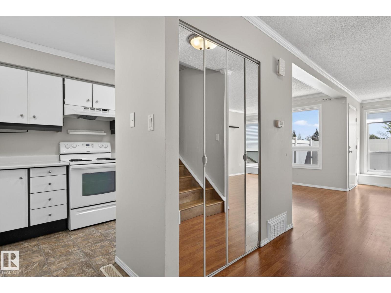 #18 17409 95 St Nw, Edmonton, Alberta  T5Z 2B1 - Photo 2 - E4487111