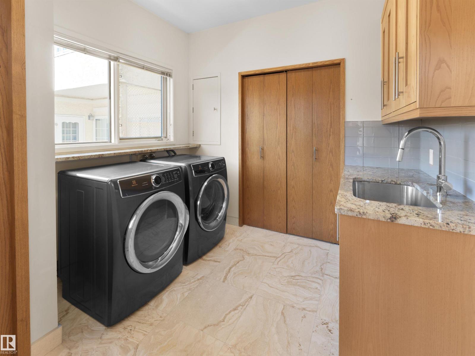 10725 University Av Nw, Edmonton, Alberta  T6E 4P8 - Photo 13 - E4487112