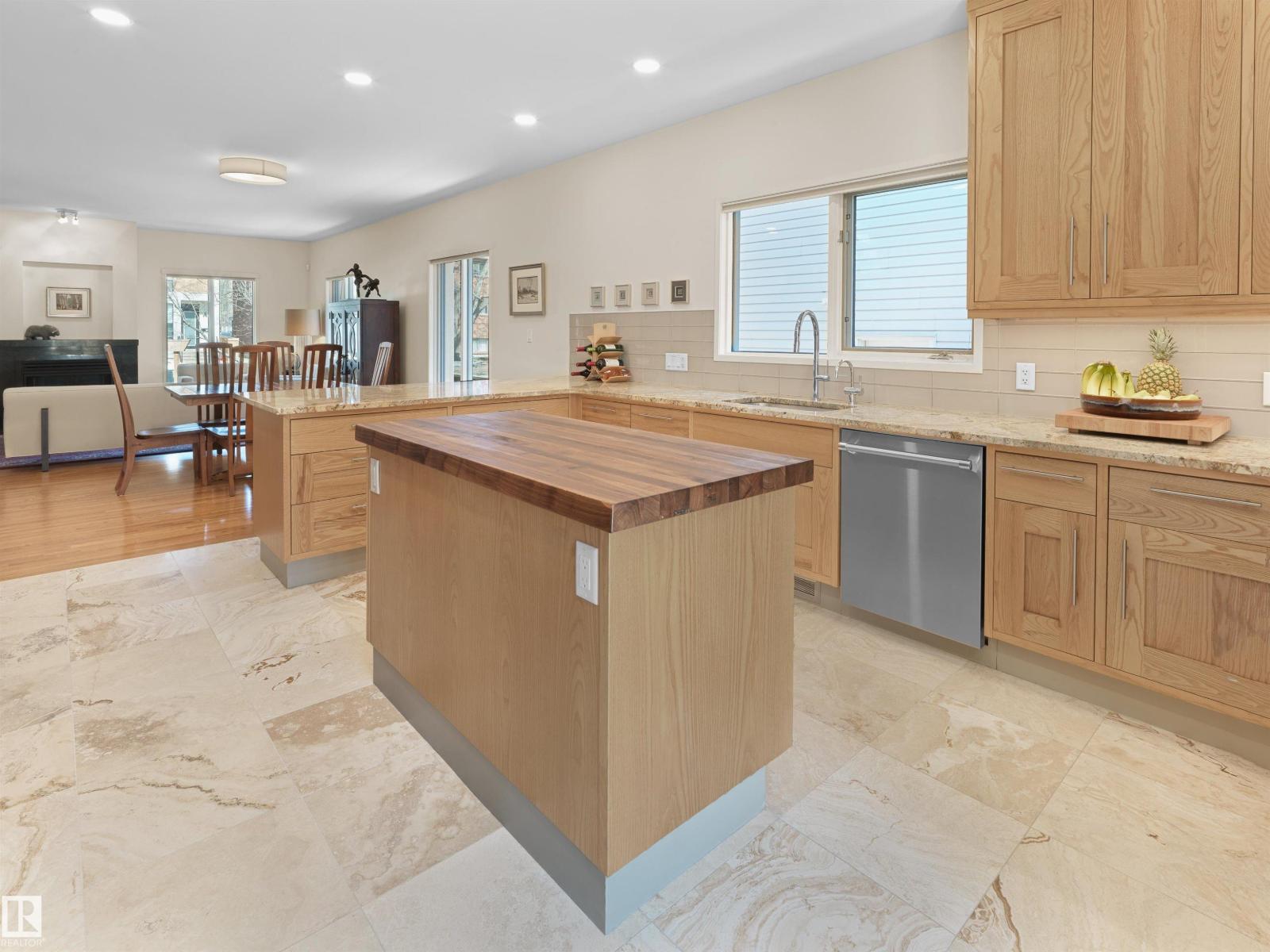 10725 University Av Nw, Edmonton, Alberta  T6E 4P8 - Photo 9 - E4487112