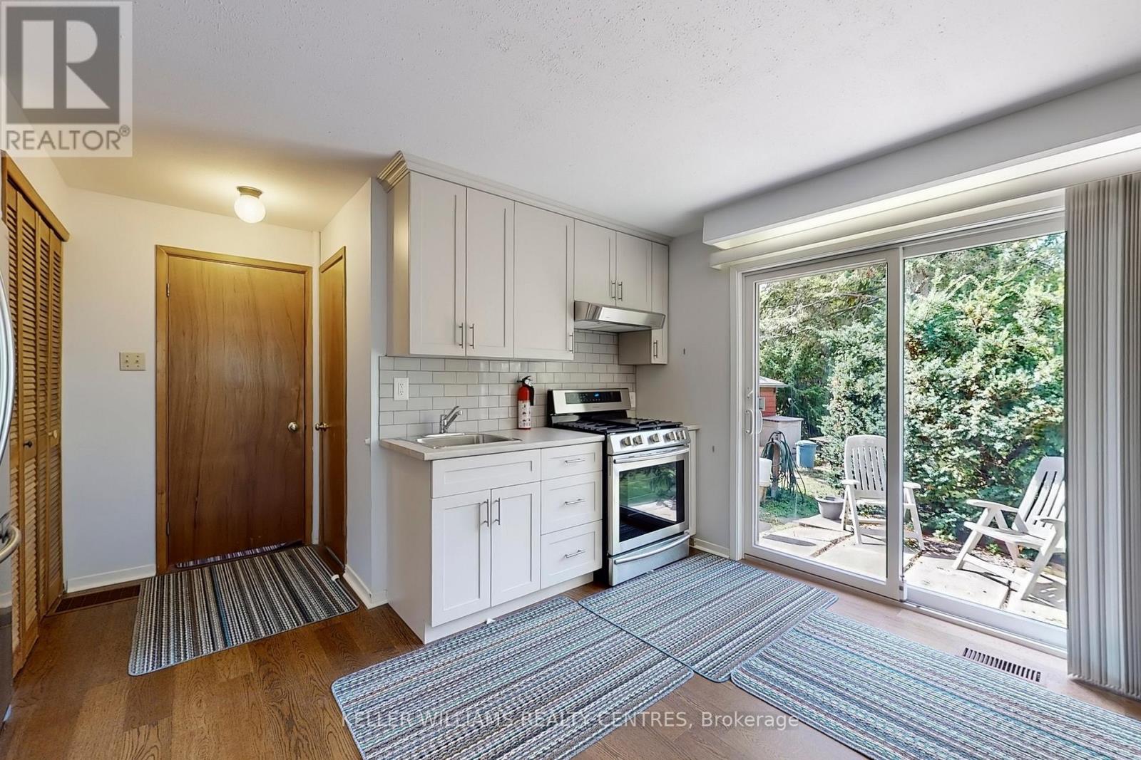 UNIT B - 252 ELGIN MILLS ROAD W