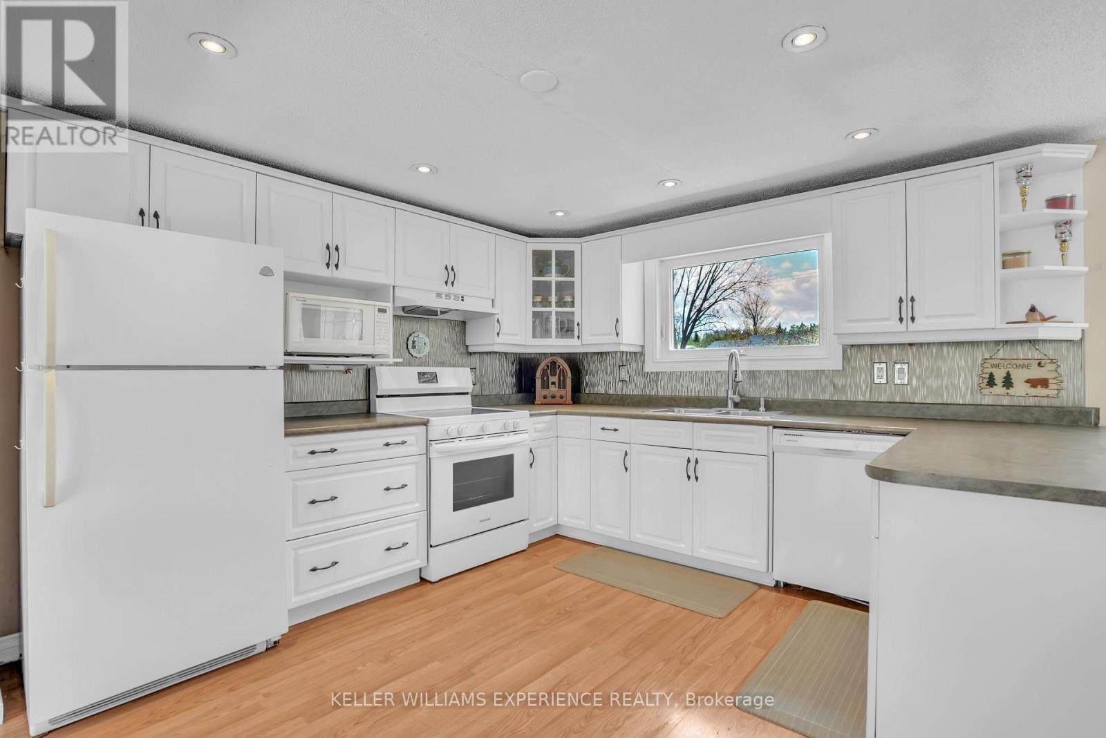 6 Slemish Avenue, Springwater (Phelpston), Ontario  L0L 2K0 - Photo 5 - S13115256