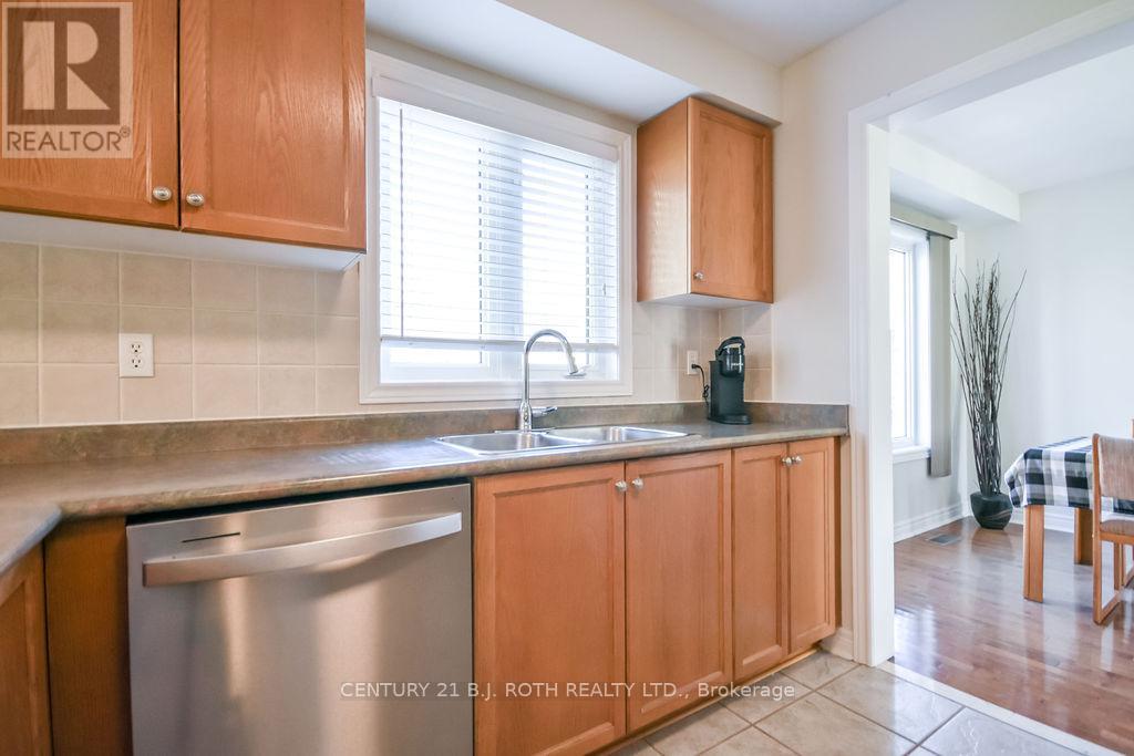 112 Crimson Ridge Road, Barrie (Bayshore), Ontario  L4N 0G9 - Photo 11 - S13115304
