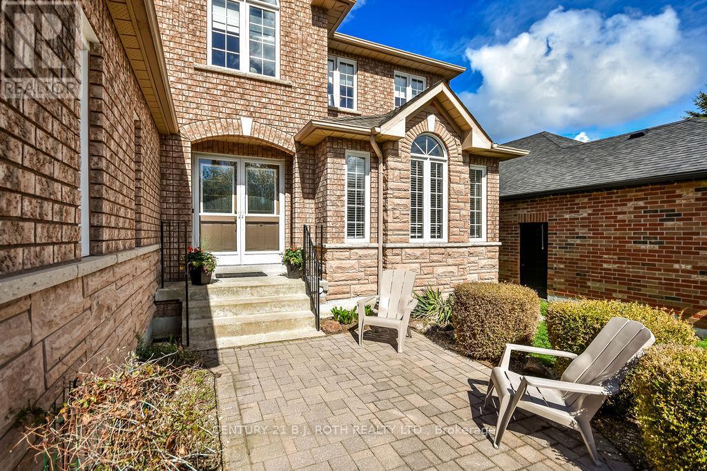 112 Crimson Ridge Road, Barrie (Bayshore), Ontario  L4N 0G9 - Photo 4 - S13115304