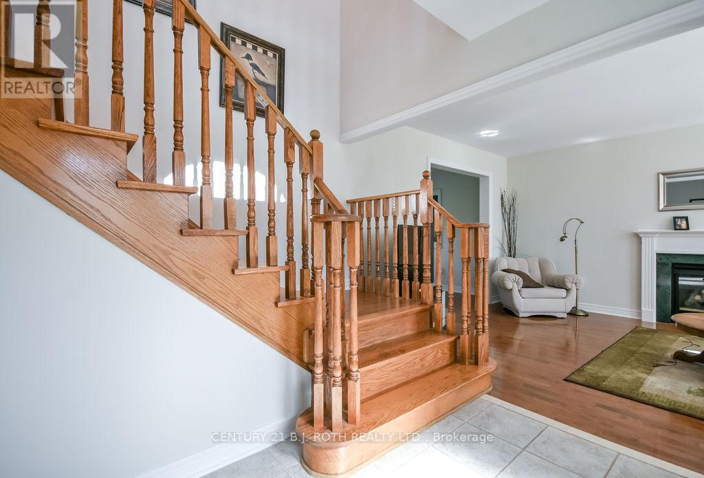 112 Crimson Ridge Road, Barrie (Bayshore), Ontario  L4N 0G9 - Photo 6 - S13115304
