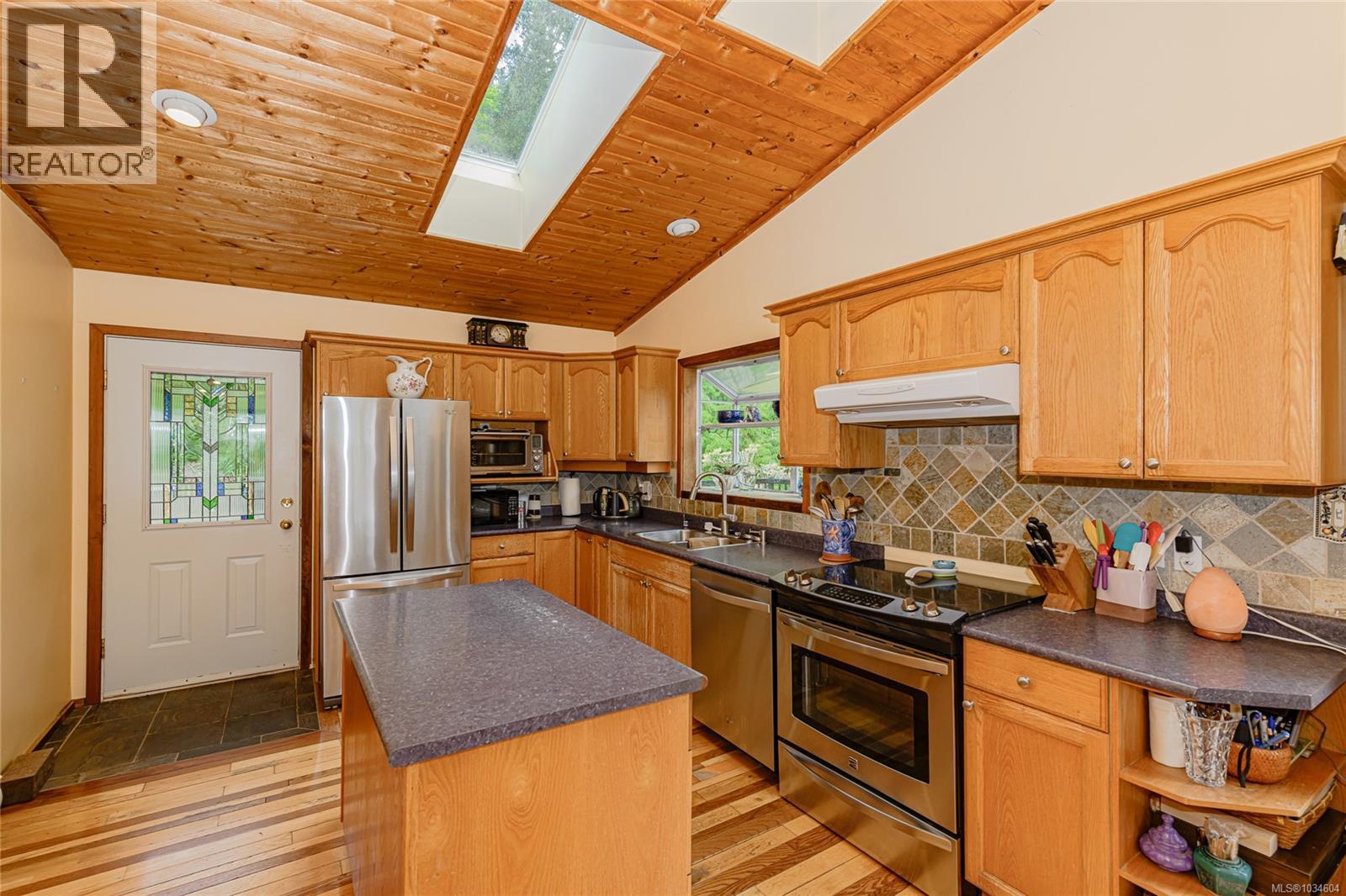 262 North View Pl, Salt Spring, British Columbia  V8K 1A9 - Photo 8 - 1034604