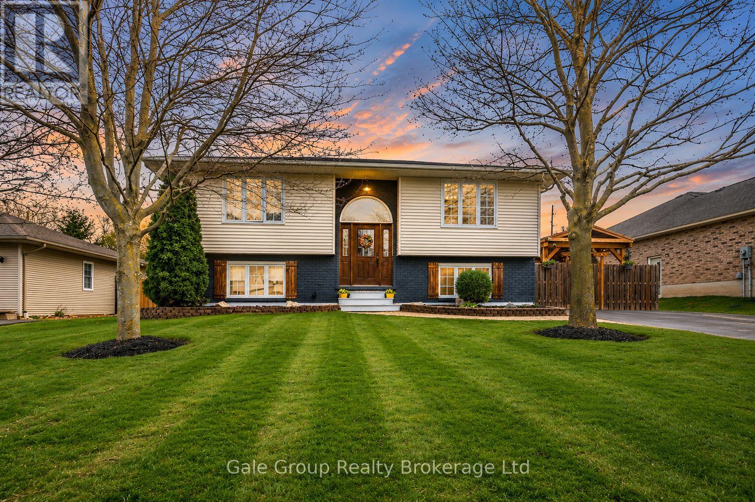 22 LORRAINE AVENUE, Tillsonburg, Ontario