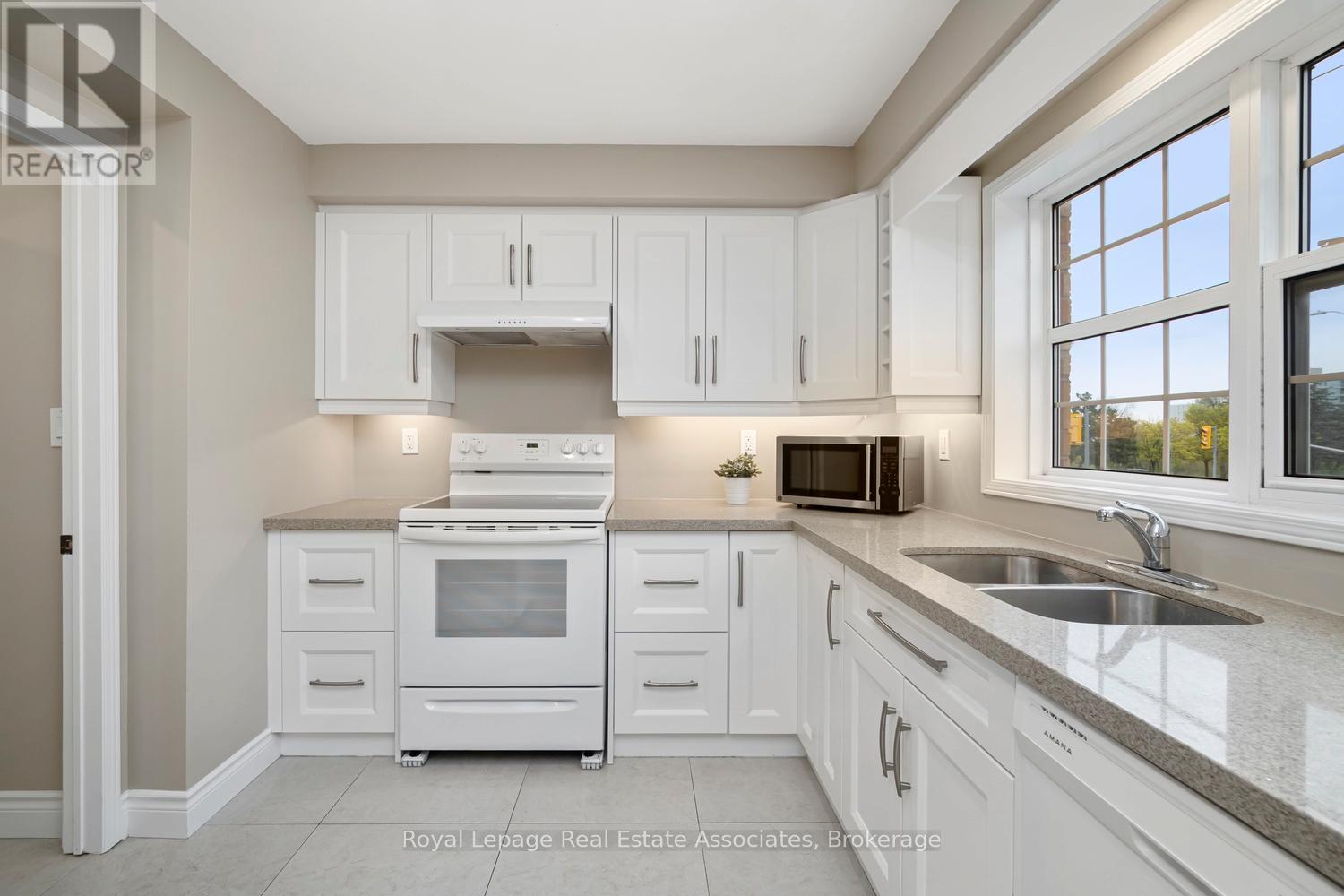 3 - 199 Hillcrest Avenue, Mississauga, Ontario  L5B 4L5 - Photo 16 - W13115172