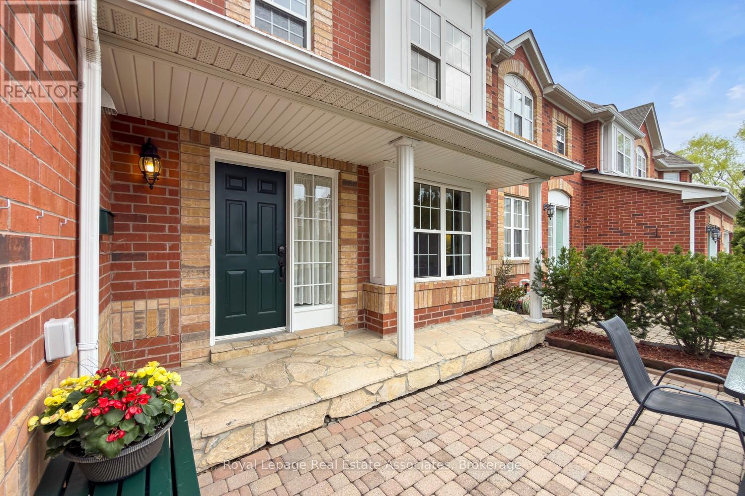 3 - 199 Hillcrest Avenue, Mississauga, Ontario  L5B 4L5 - Photo 4 - W13115172