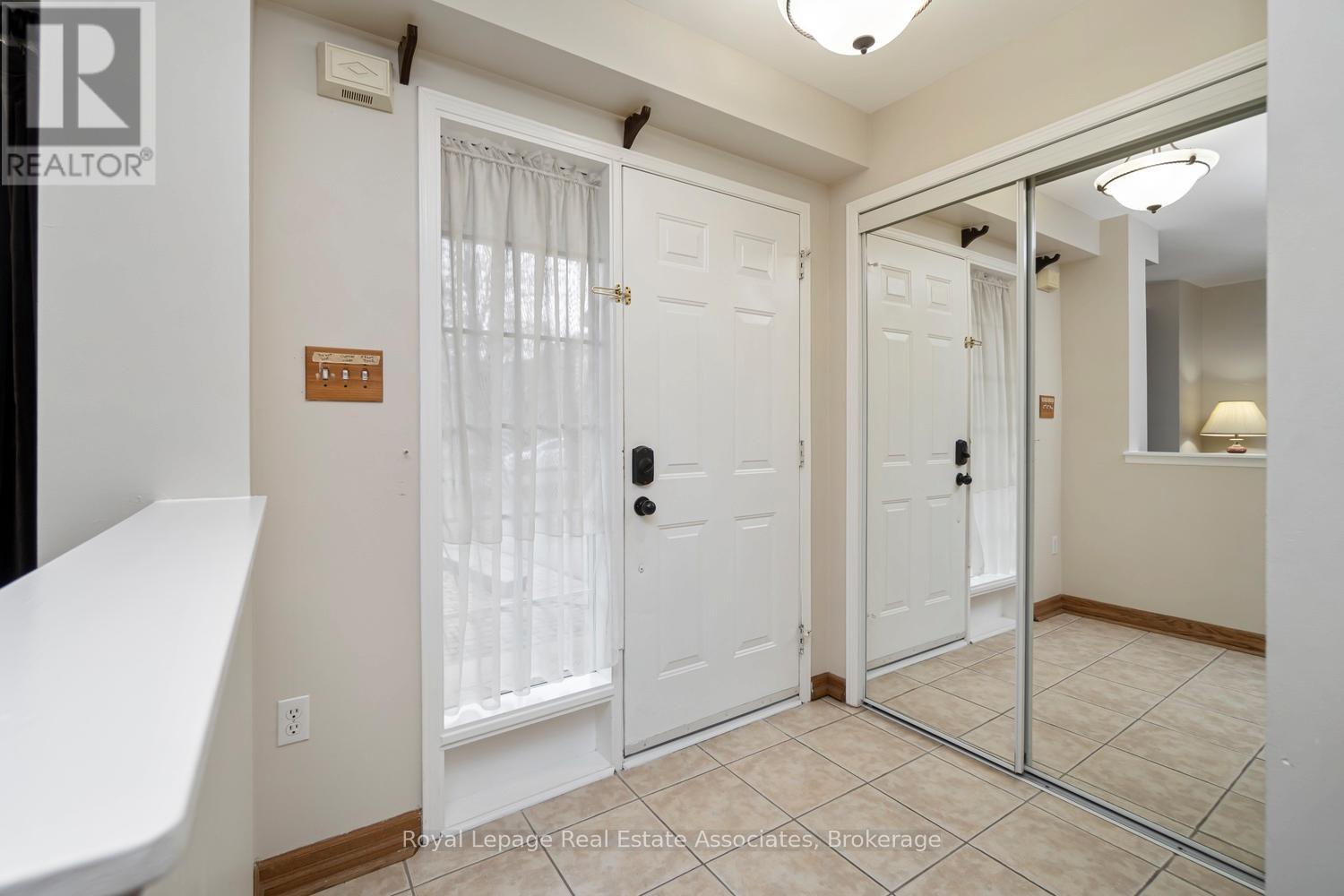 3 - 199 Hillcrest Avenue, Mississauga, Ontario  L5B 4L5 - Photo 5 - W13115172