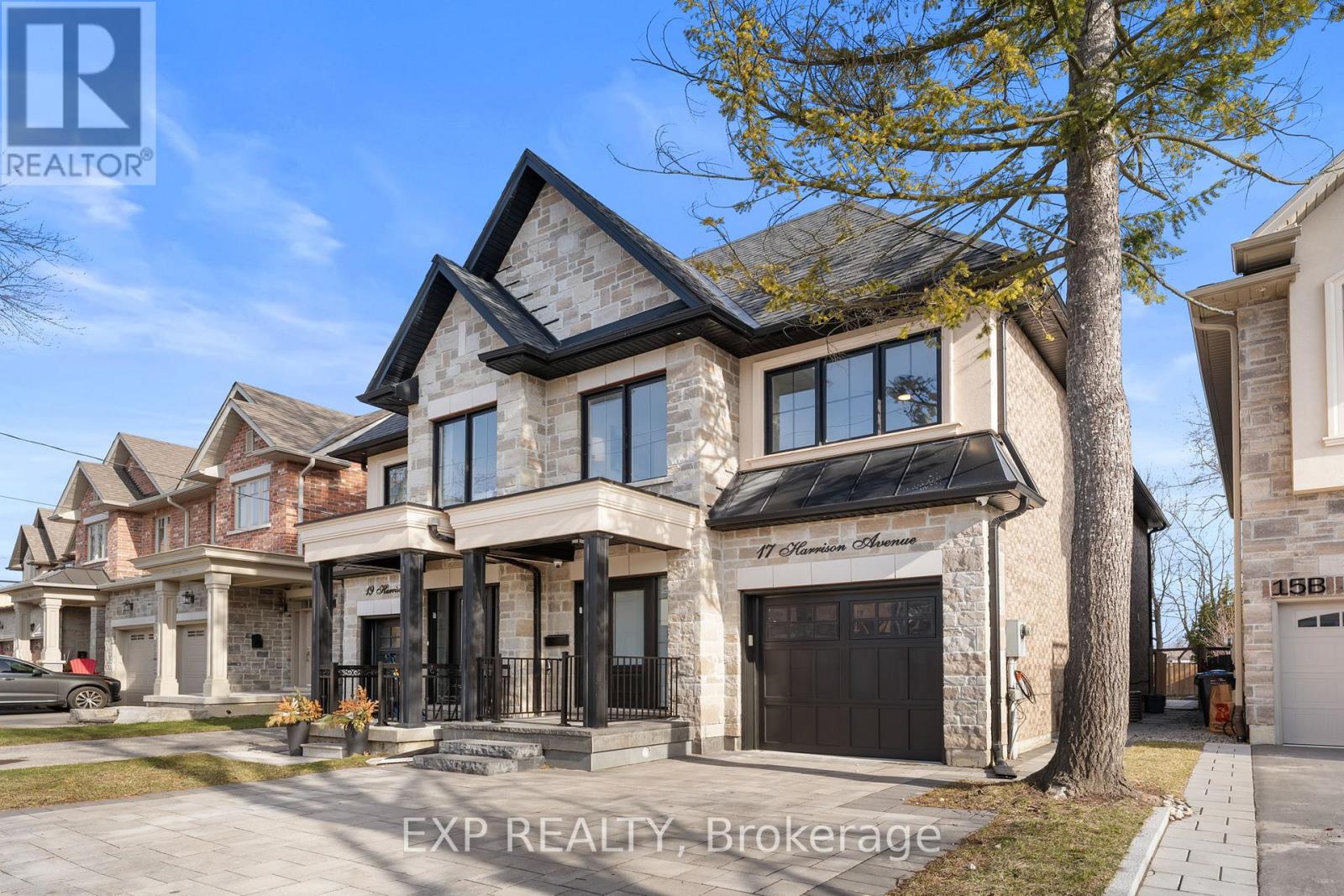 17 Harrison Avenue, Mississauga, Ontario  L5H 2N8 - Photo 2 - W13115312
